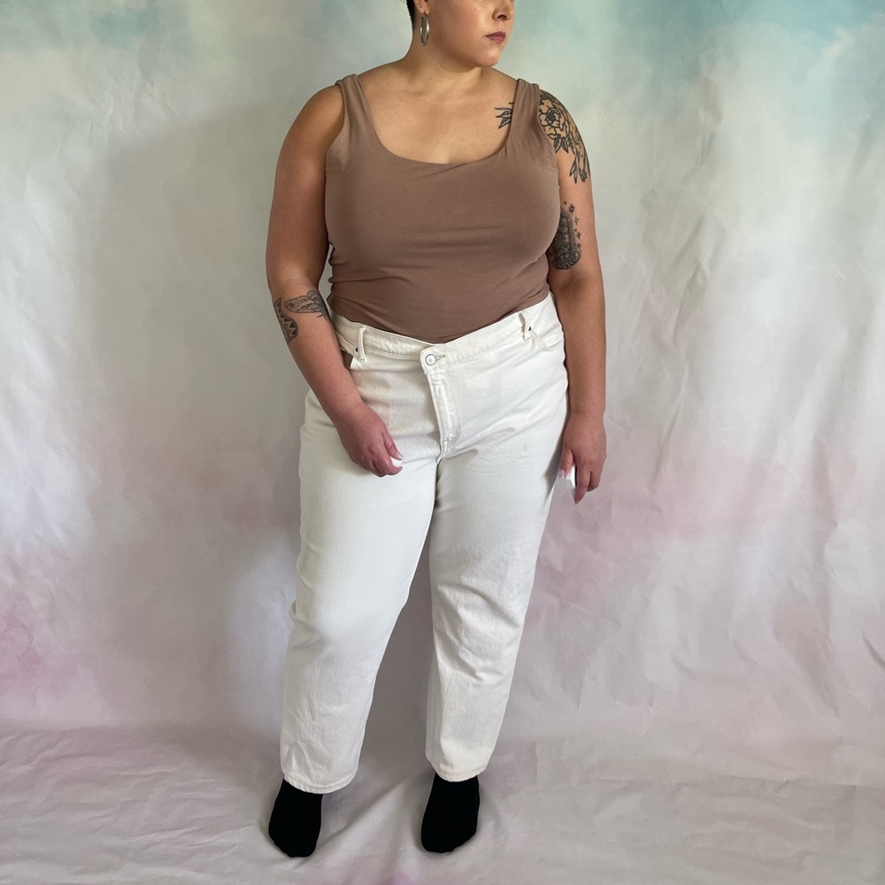 A&F Curve Love Ultra High Rise 90s Straight Jean